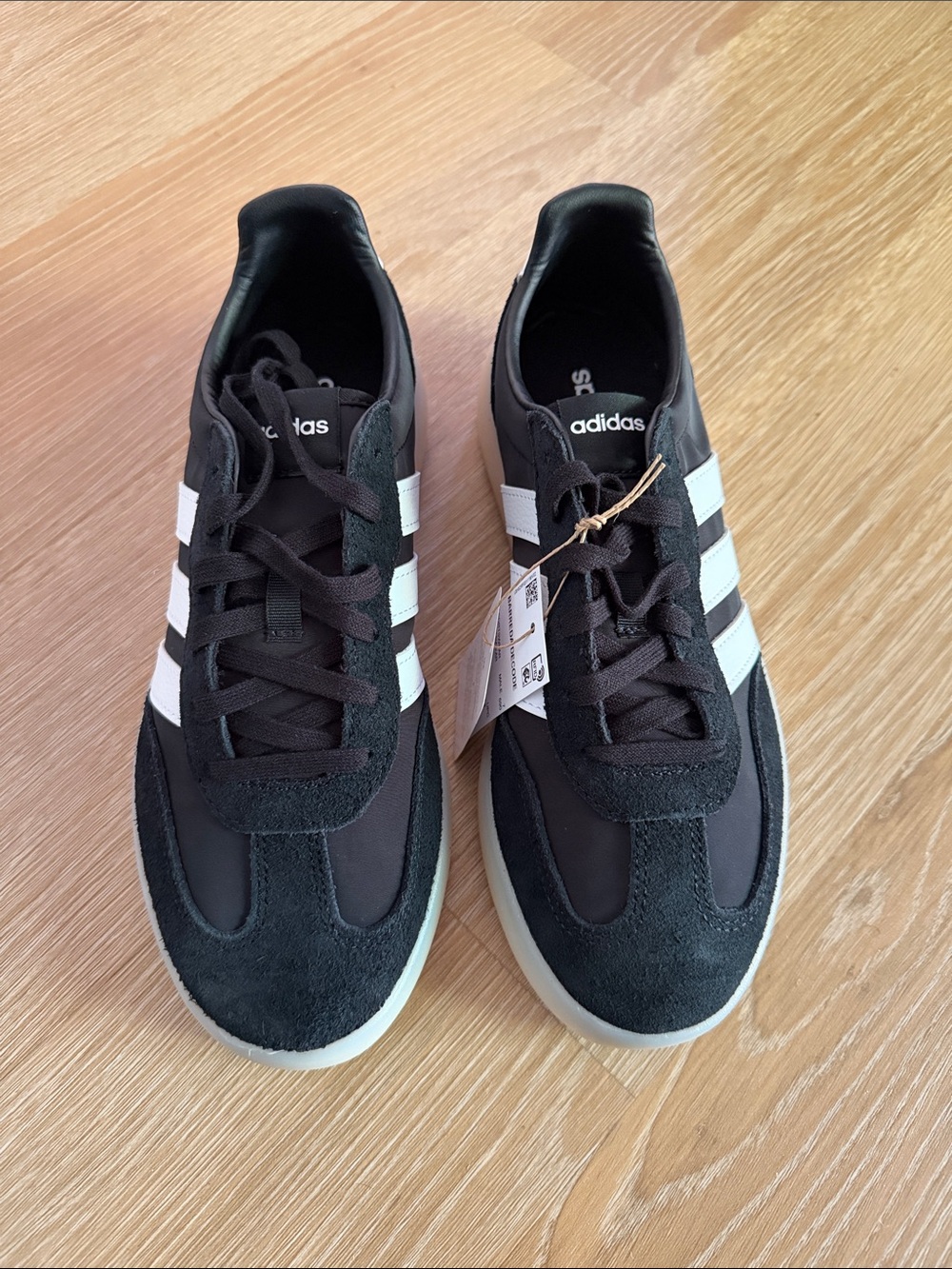 New Adidas Men’s Black & White Classic Sneakers
